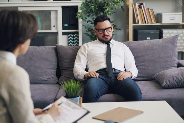 counsellor vs therapist uk
